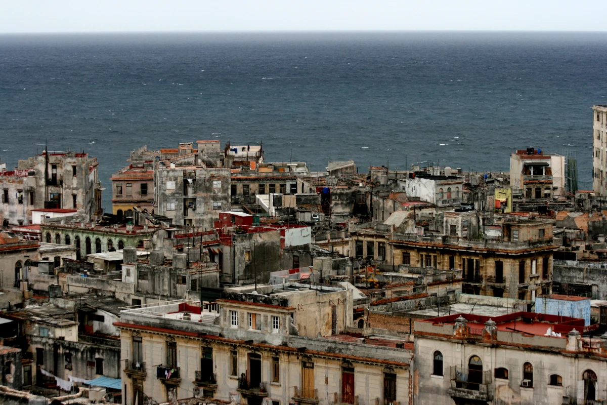 Experiencias dentro de Cuba: Bajo pertinaz llovizna